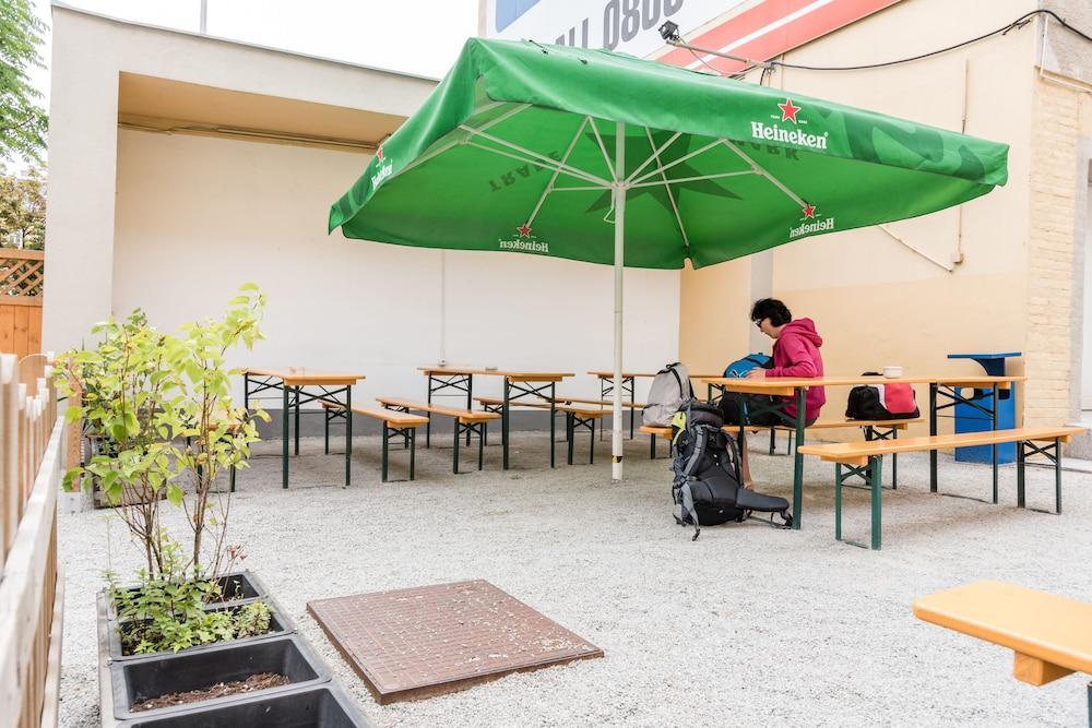 A&O Wien Stadthalle Eksteriør bilde